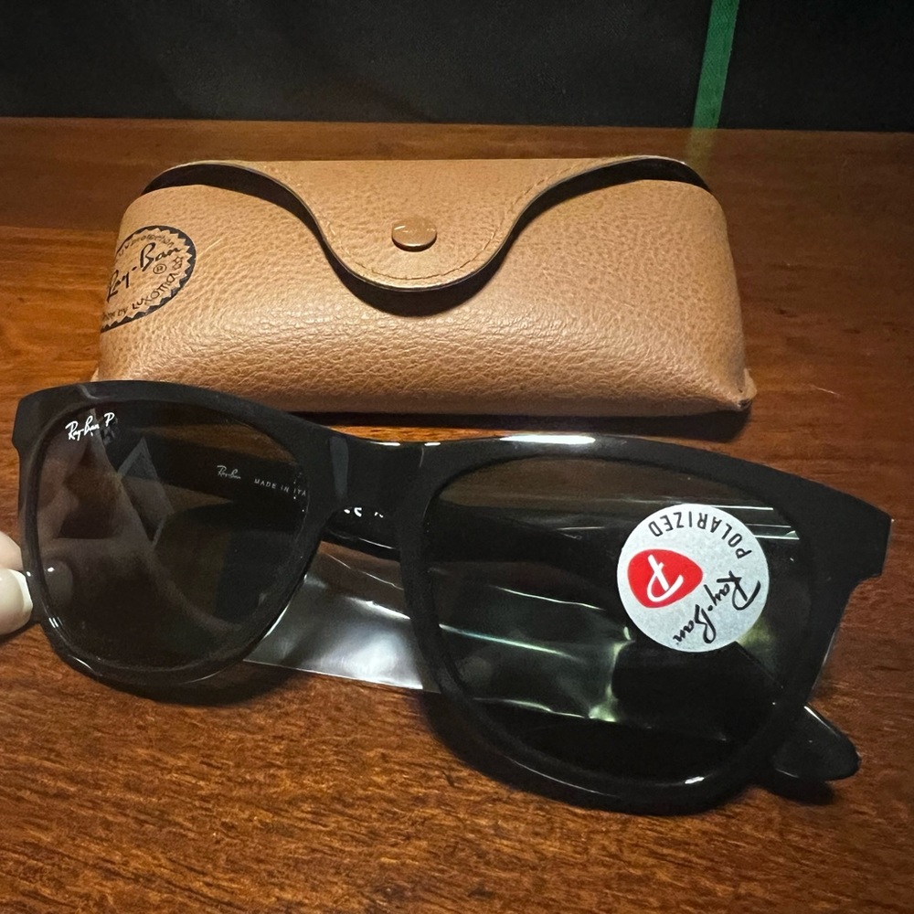 Brand new Ray Bans (black, polarized)